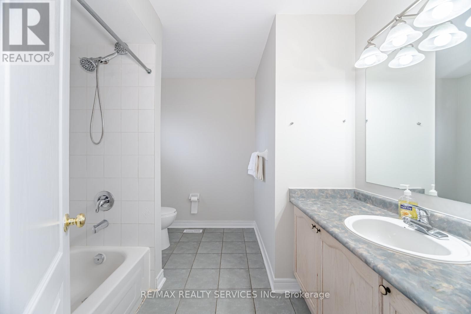 34 Bramoak Crescent, Brampton, Ontario  L7A 1T6 - Photo 20 - W12657830