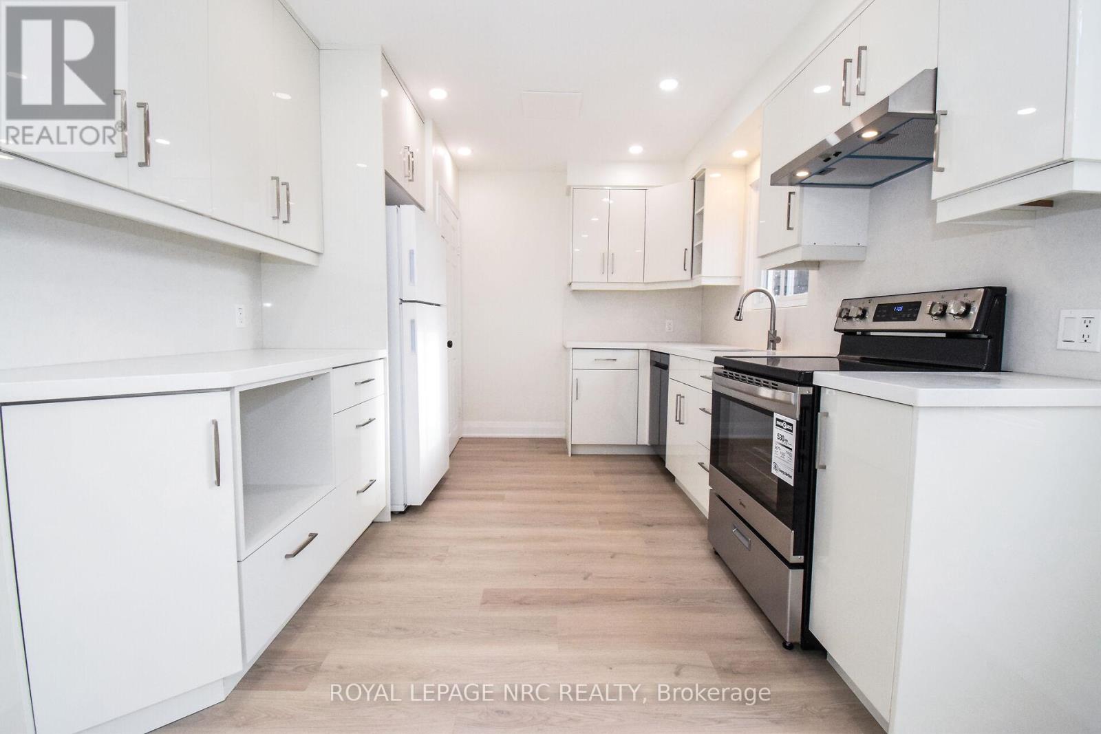 256 Scott Street, St. Catharines, Ontario  L2N 1H8 - Photo 10 - X12690486