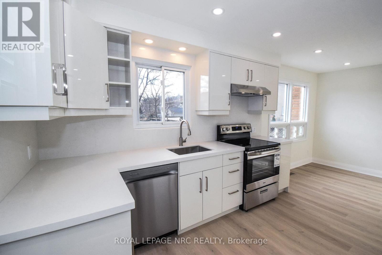 256 Scott Street, St. Catharines, Ontario  L2N 1H8 - Photo 11 - X12690486