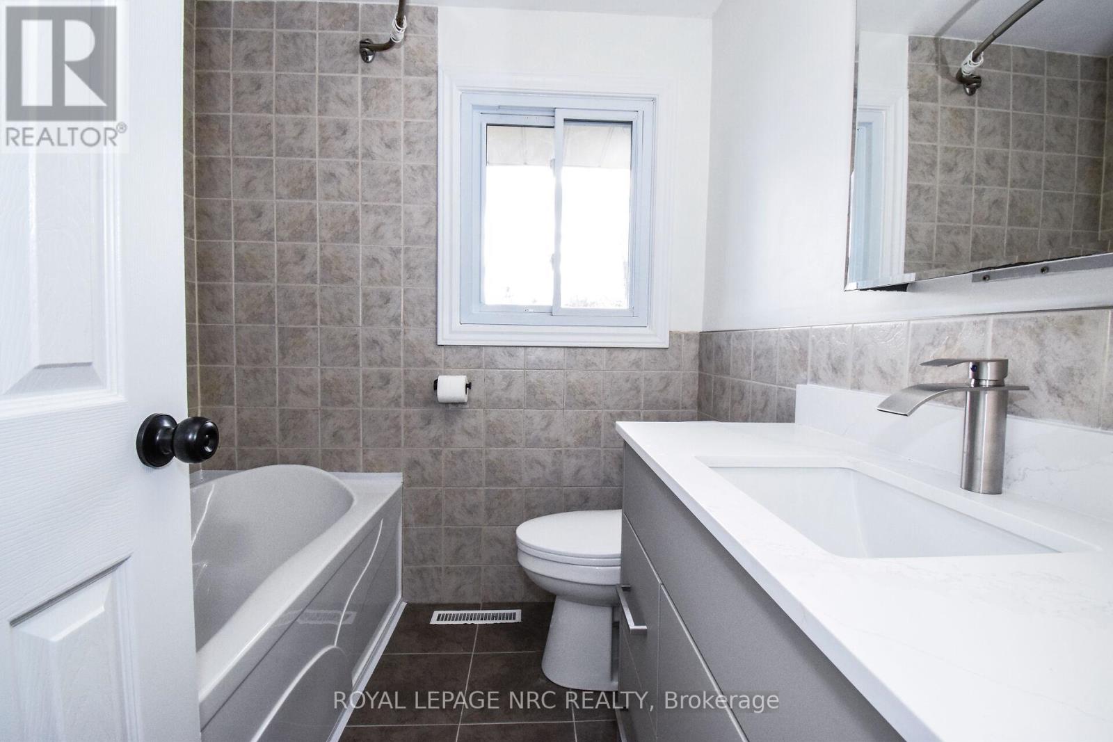 256 Scott Street, St. Catharines, Ontario  L2N 1H8 - Photo 24 - X12690486