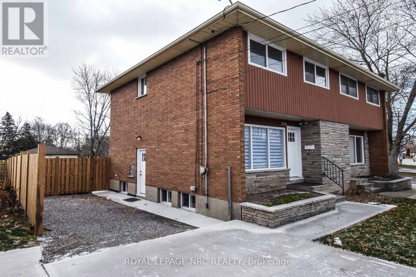 256 Scott Street, St. Catharines, Ontario  L2N 1H8 - Photo 3 - X12690486