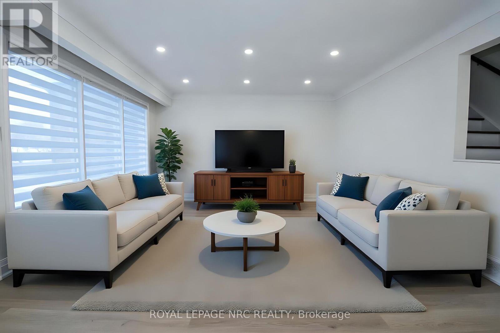 256 Scott Street, St. Catharines, Ontario  L2N 1H8 - Photo 4 - X12690486