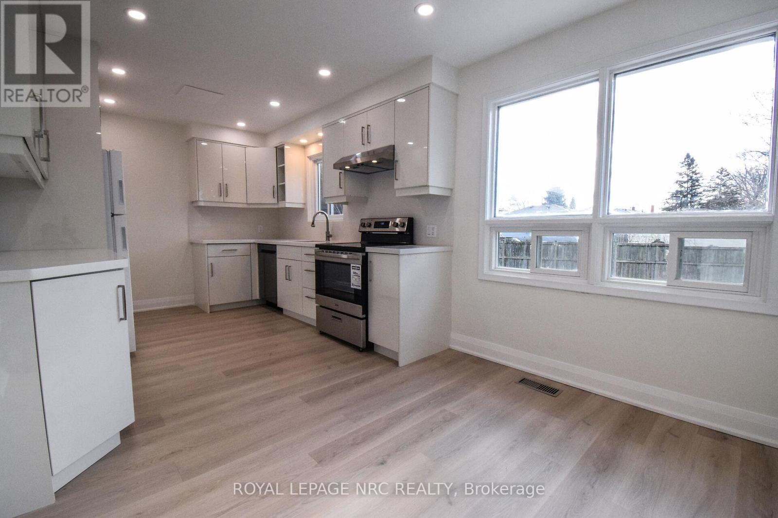 256 Scott Street, St. Catharines, Ontario  L2N 1H8 - Photo 7 - X12690486