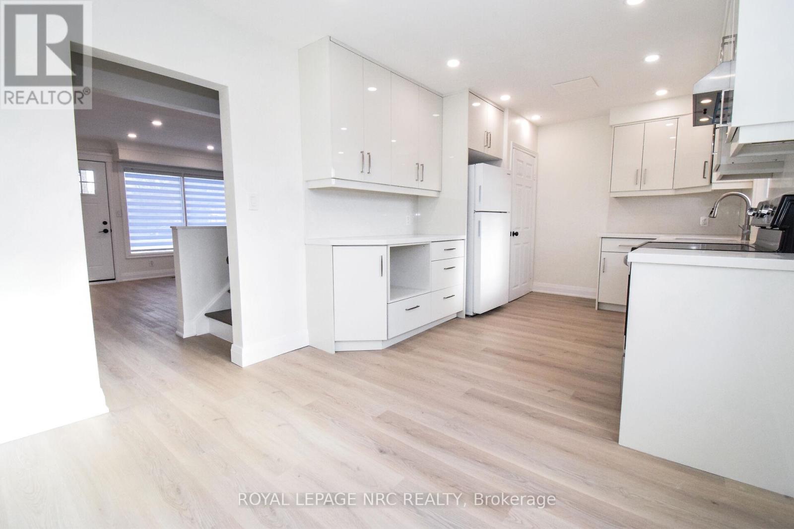 256 Scott Street, St. Catharines, Ontario  L2N 1H8 - Photo 8 - X12690486