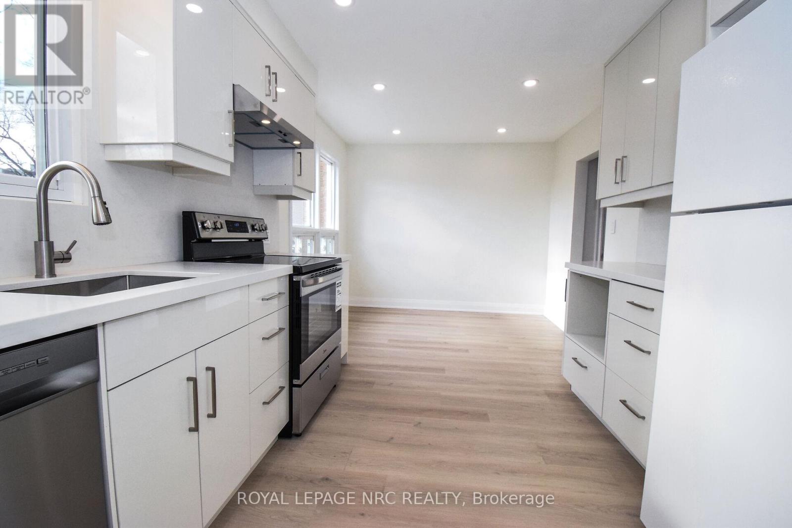 256 Scott Street, St. Catharines, Ontario  L2N 1H8 - Photo 9 - X12690486