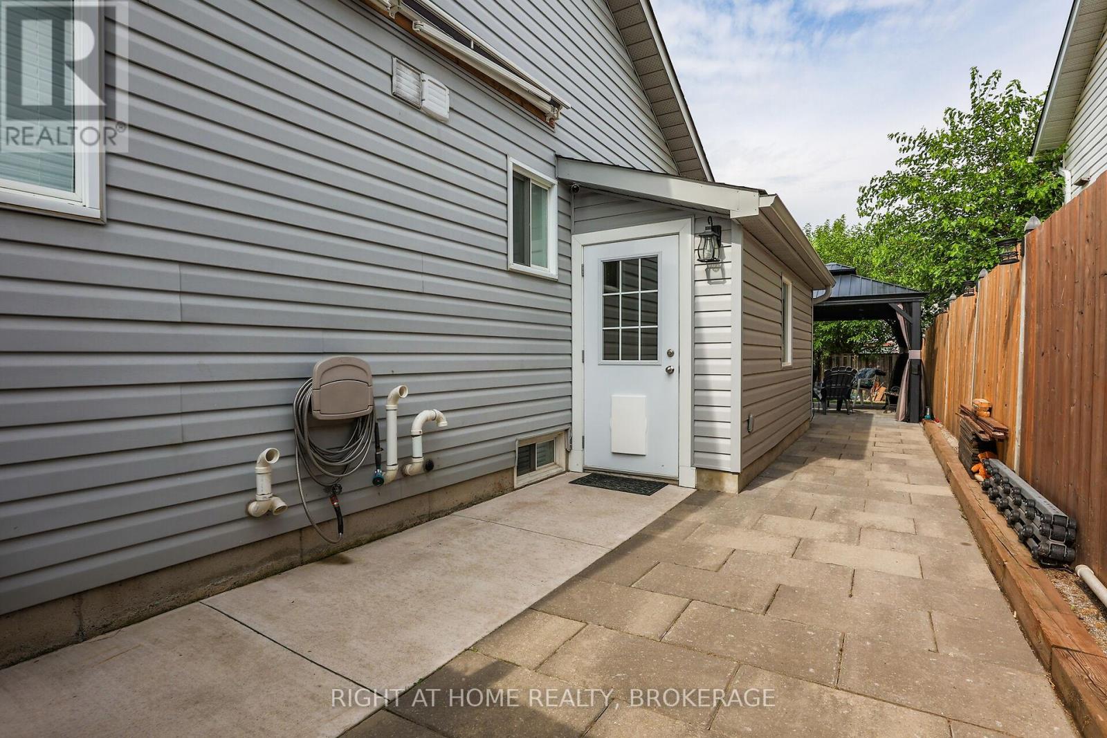 4423 Dennis Avenue, Lincoln, Ontario  L0R 1B5 - Photo 13 - X12690608