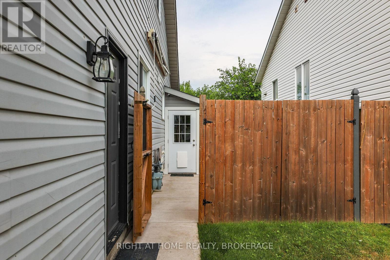 4423 Dennis Avenue, Lincoln, Ontario  L0R 1B5 - Photo 14 - X12690608