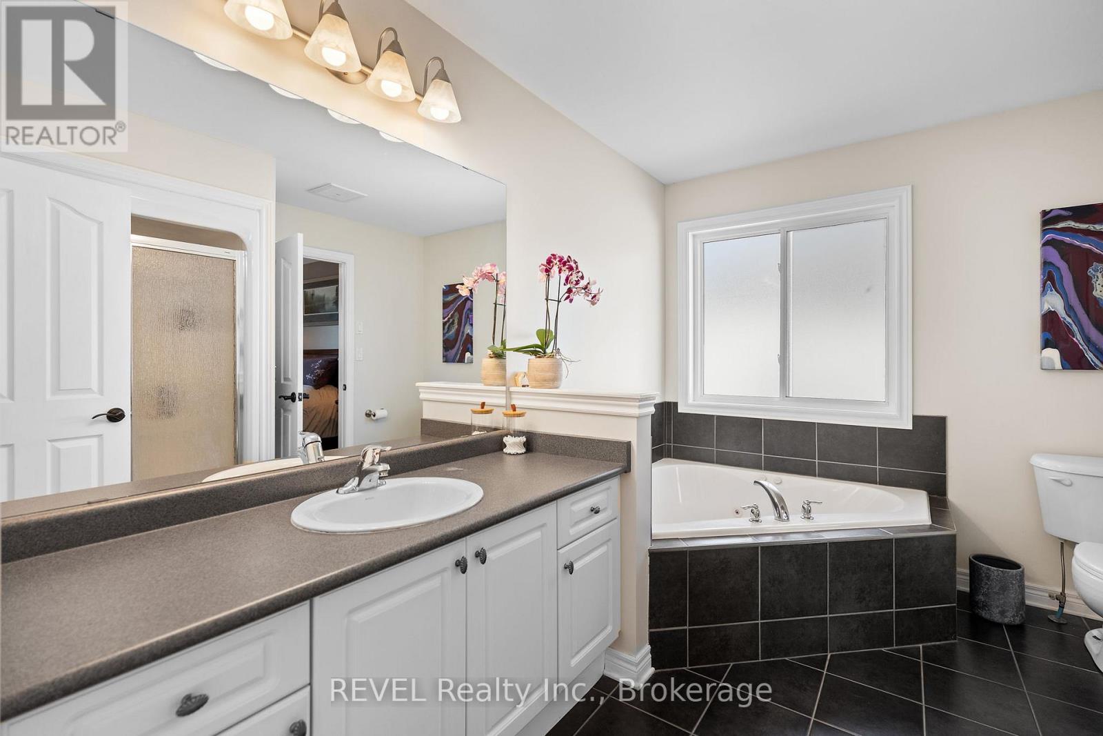 99 Loretta Drive, Niagara-On-The-Lake (Virgil), Ontario  L0S 1T0 - Photo 18 - X12690674