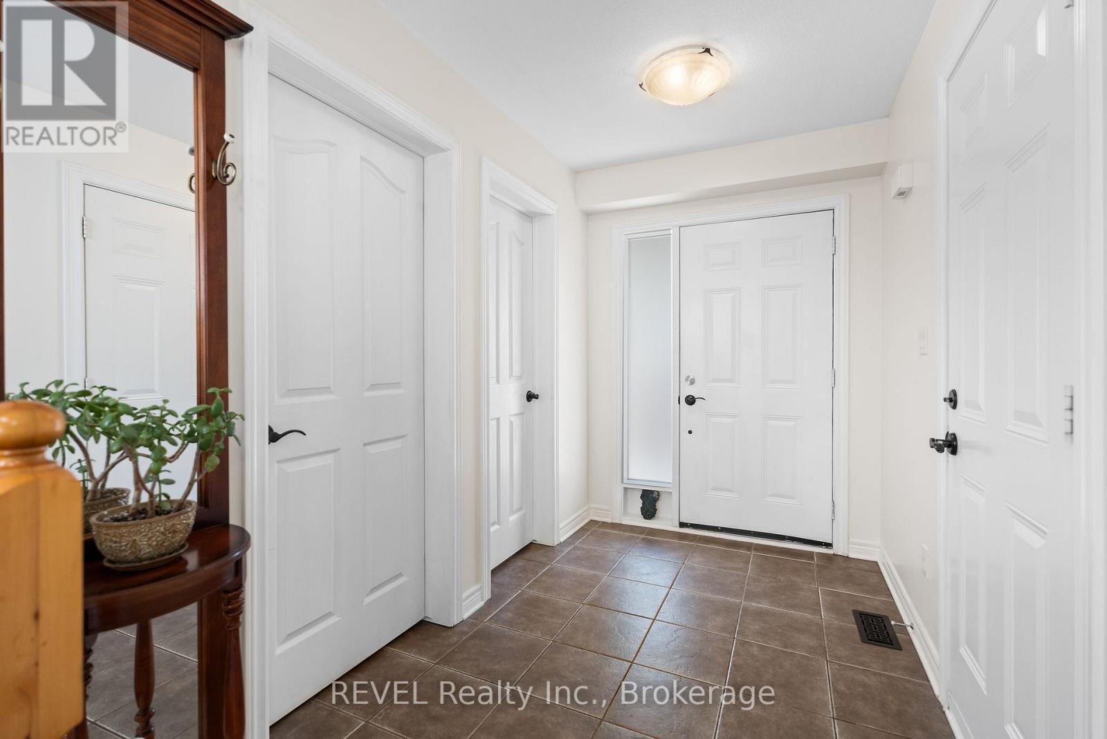 99 Loretta Drive, Niagara-On-The-Lake, Ontario  L0S 1T0 - Photo 5 - X12690674