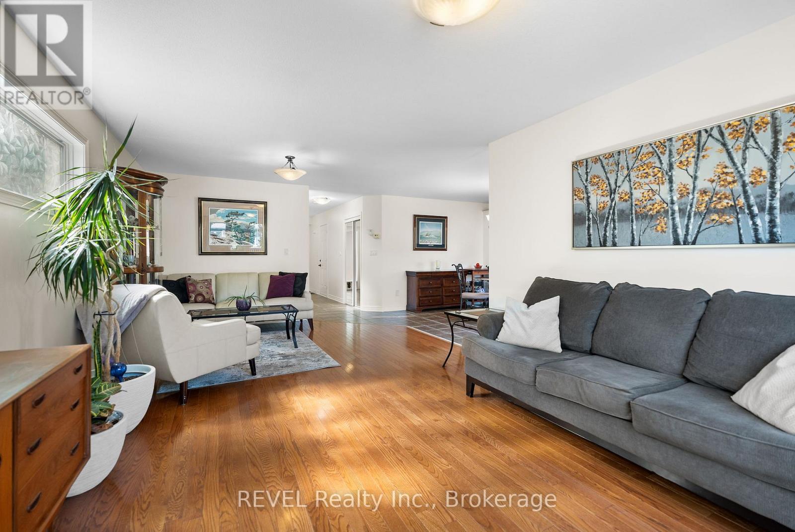 99 Loretta Drive, Niagara-On-The-Lake (Virgil), Ontario  L0S 1T0 - Photo 8 - X12690674