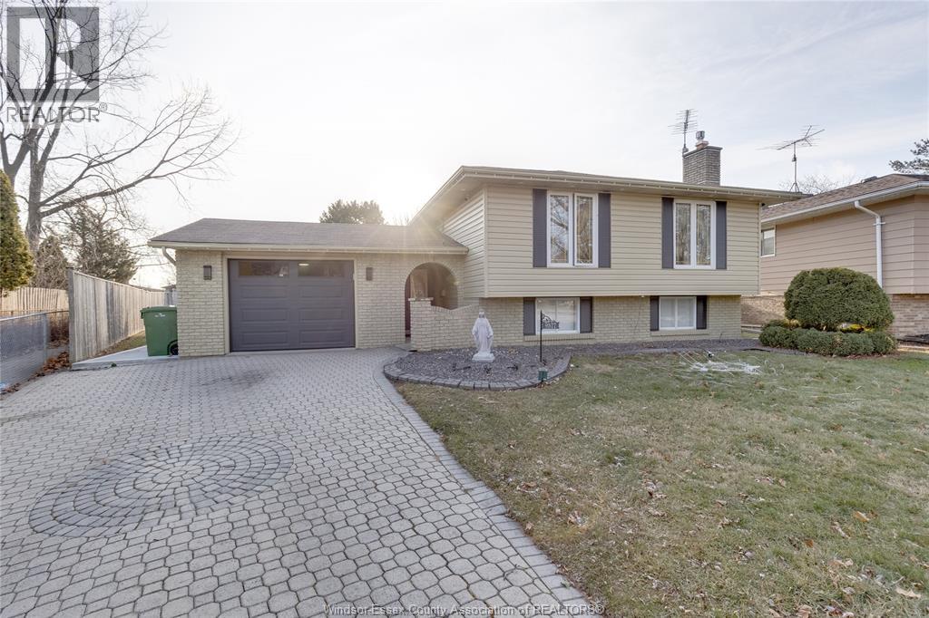 9577 Midfield Crescent, Windsor, Ontario  N8R 1W9 - Photo 2 - 26000931