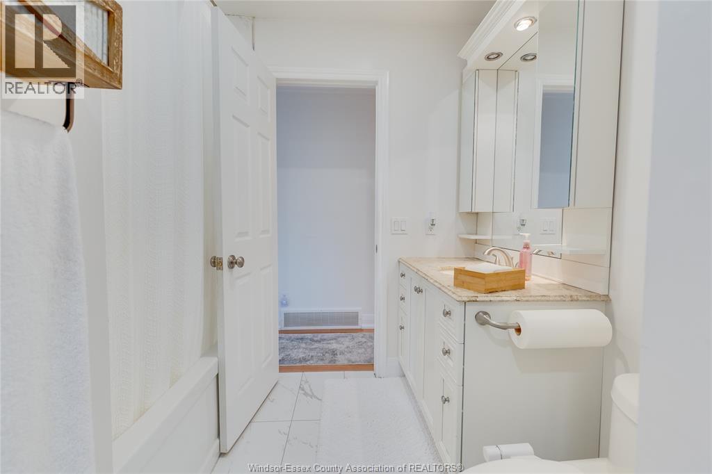 9577 Midfield Crescent, Windsor, Ontario  N8R 1W9 - Photo 27 - 26000931