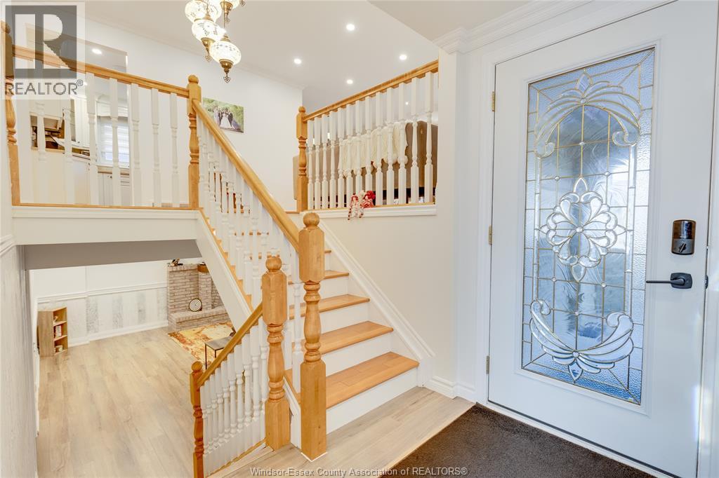 9577 Midfield Crescent, Windsor, Ontario  N8R 1W9 - Photo 3 - 26000931