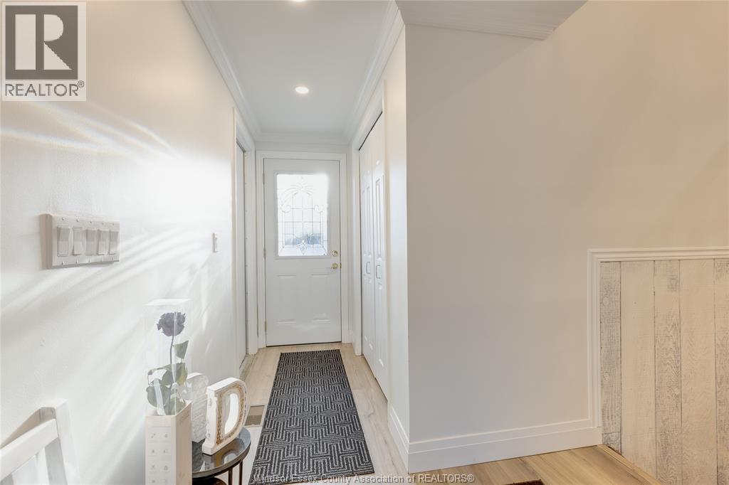 9577 Midfield Crescent, Windsor, Ontario  N8R 1W9 - Photo 4 - 26000931