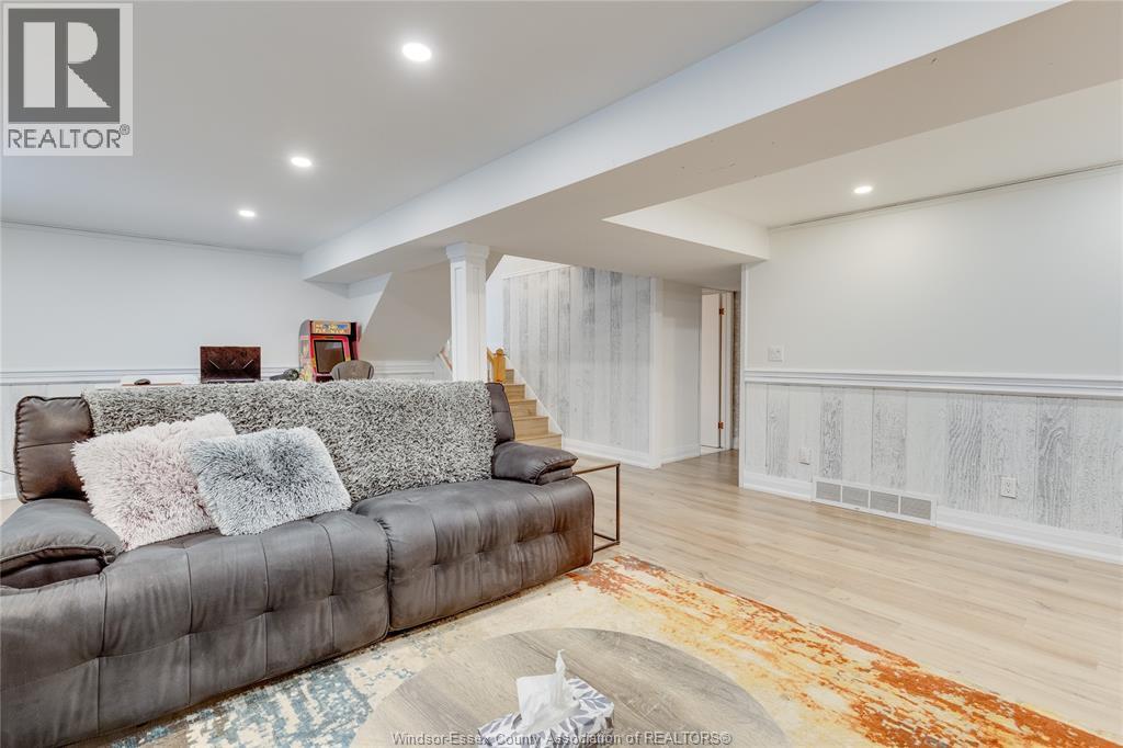 9577 Midfield Crescent, Windsor, Ontario  N8R 1W9 - Photo 41 - 26000931