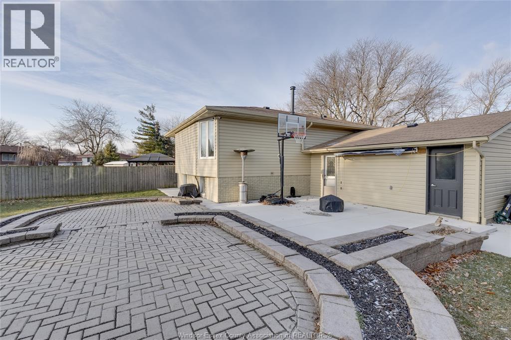 9577 Midfield Crescent, Windsor, Ontario  N8R 1W9 - Photo 42 - 26000931
