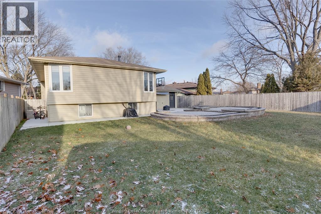 9577 Midfield Crescent, Windsor, Ontario  N8R 1W9 - Photo 43 - 26000931