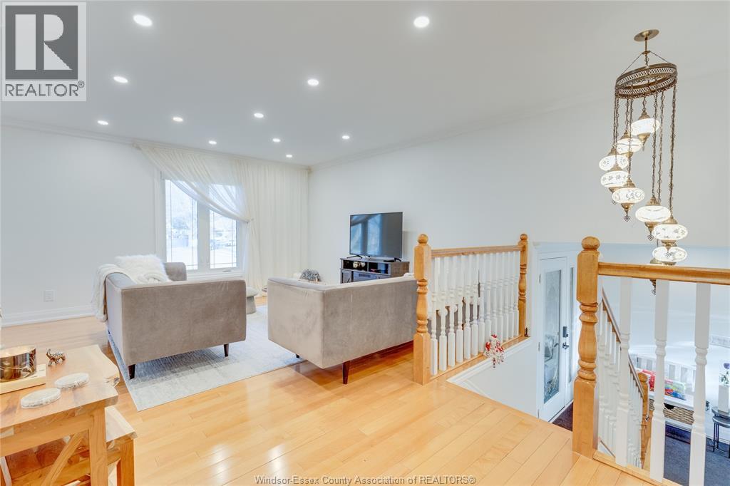 9577 Midfield Crescent, Windsor, Ontario  N8R 1W9 - Photo 6 - 26000931
