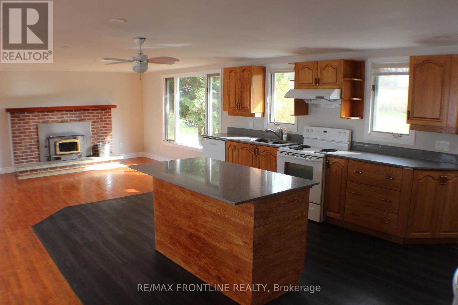 192 Hall Shore Road, Lanark Highlands, Ontario  K0G 1M0 - Photo 13 - X12690666