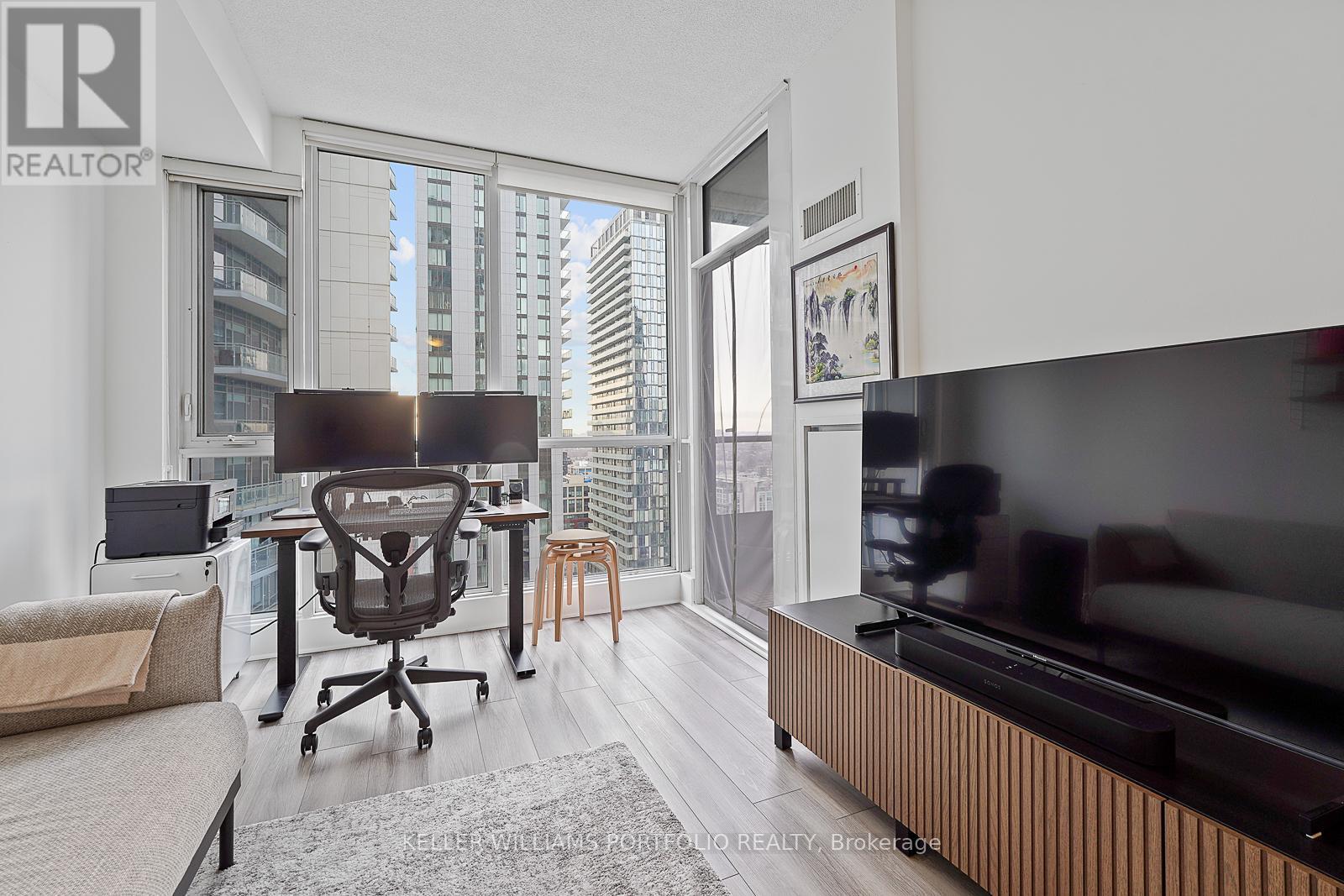 2711 - 295 Adelaide Street W, Toronto, Ontario  M5V 0L4 - Photo 11 - C12690512