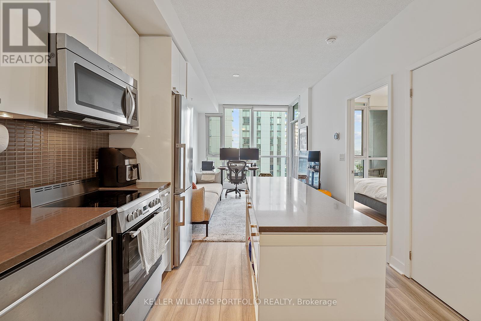 2711 - 295 Adelaide Street W, Toronto, Ontario  M5V 0L4 - Photo 2 - C12690512