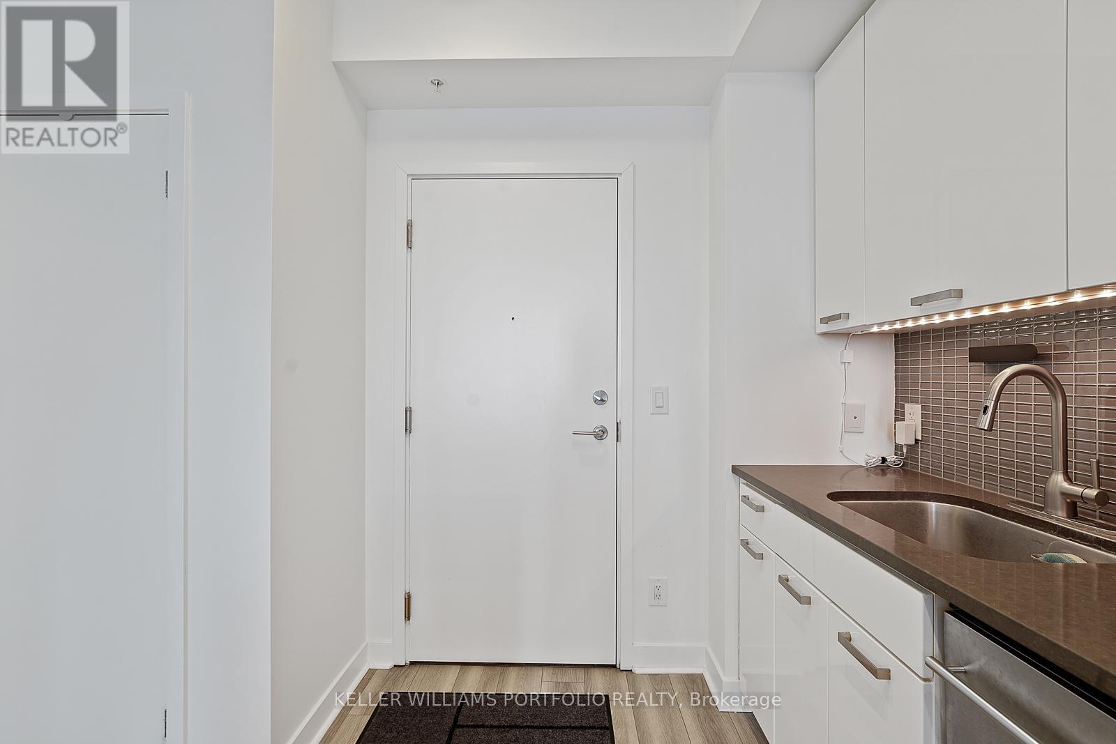 2711 - 295 Adelaide Street W, Toronto, Ontario  M5V 0L4 - Photo 3 - C12690512