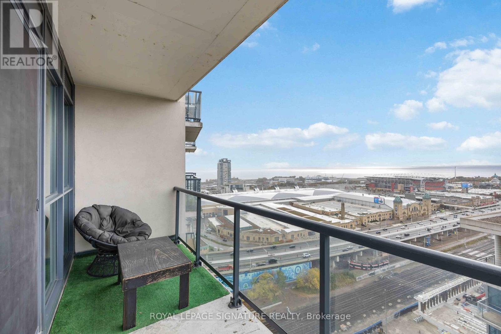 2215 - 51 East Liberty Street, Toronto, Ontario  M6K 3P8 - Photo 17 - C12690518