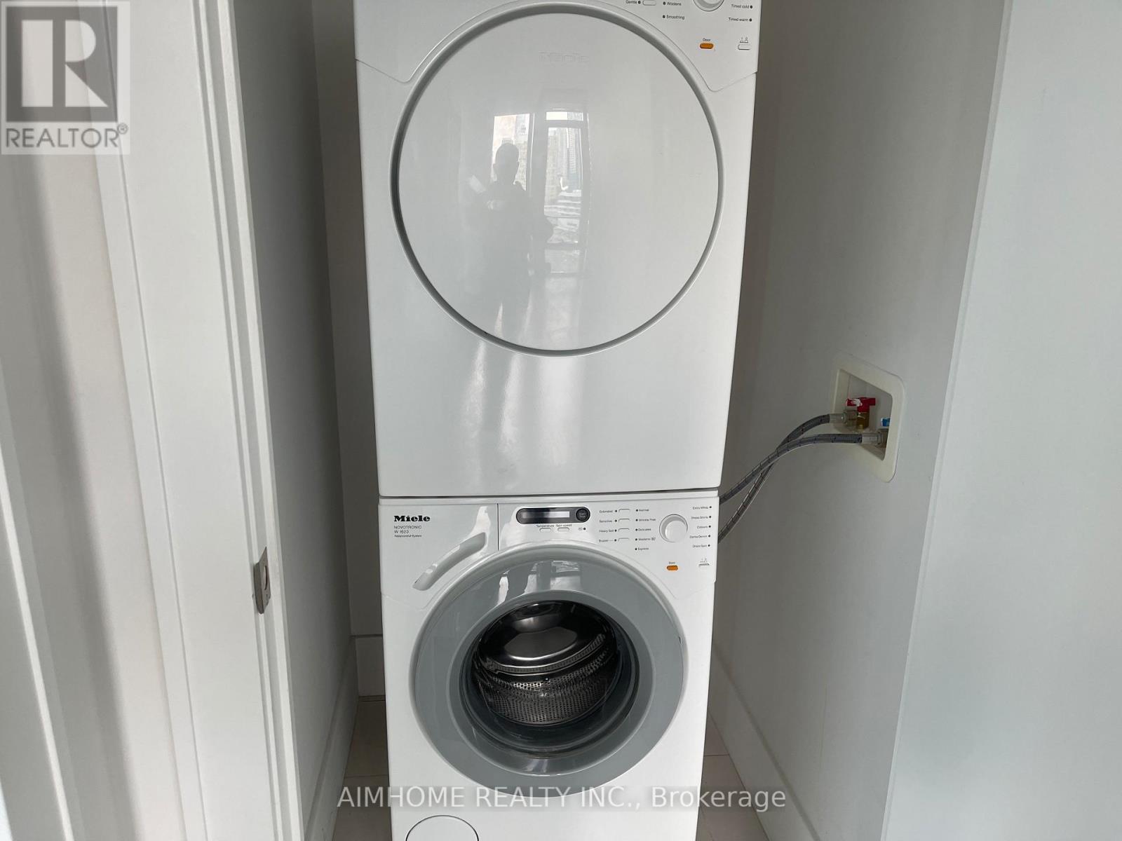 802 - 39 Queens Quay E, Toronto, Ontario  M5E 0A5 - Photo 17 - C12690534