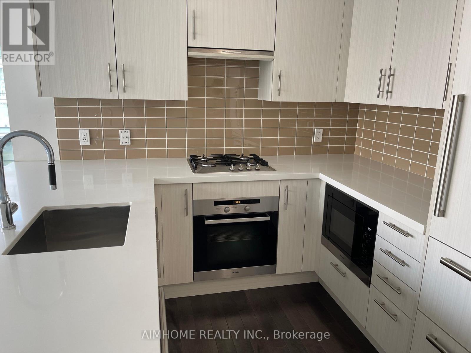 802 - 39 Queens Quay E, Toronto, Ontario  M5E 0A5 - Photo 4 - C12690534