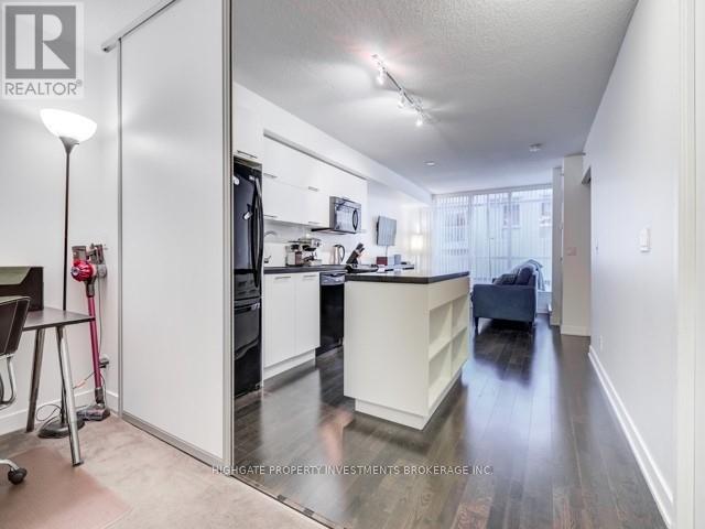 212 - 21 Nelson Street, Toronto, Ontario  M5V 1T8 - Photo 4 - C12690618