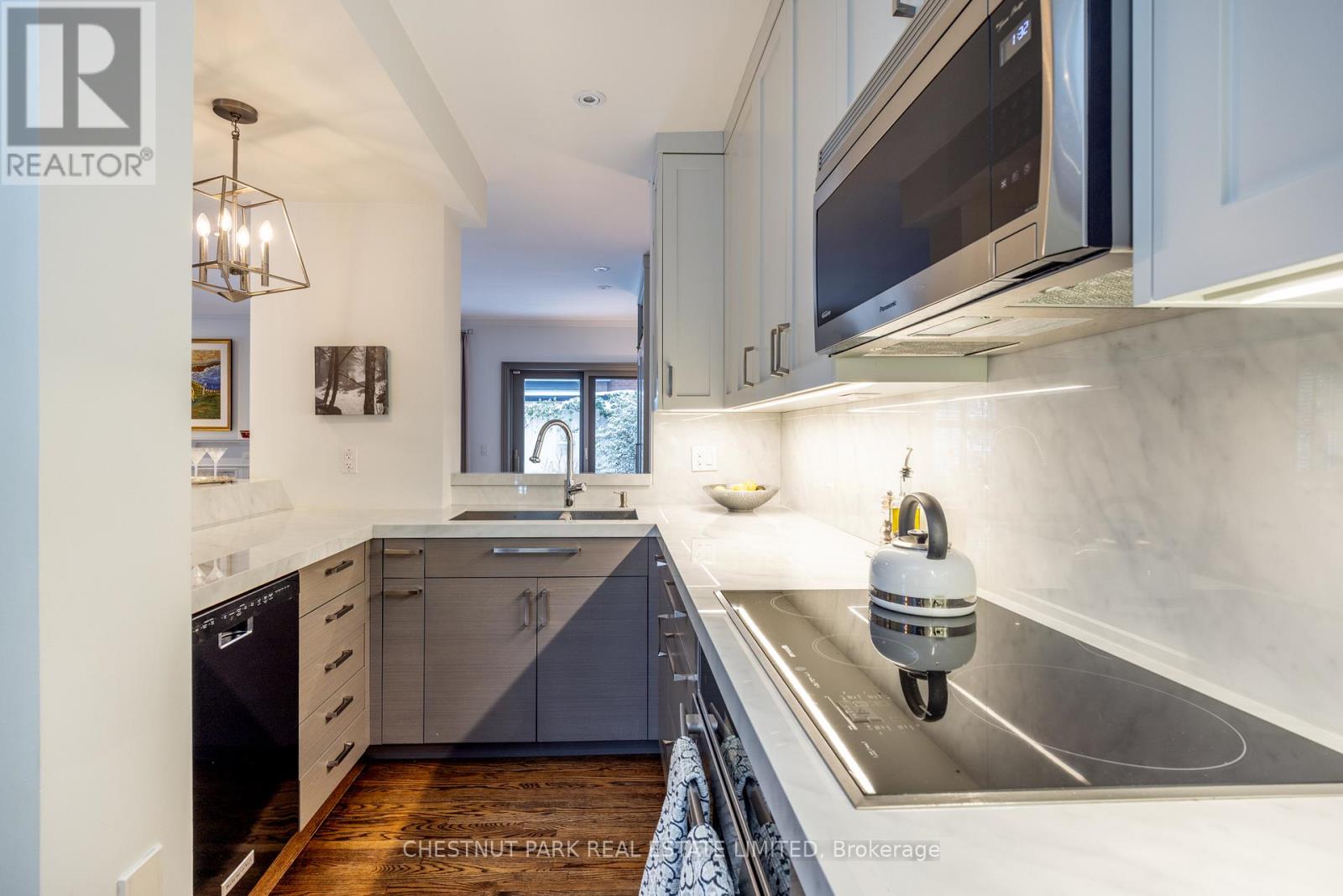 68 Cluny Drive, Toronto, Ontario  M4W 2R3 - Photo 6 - C12690690