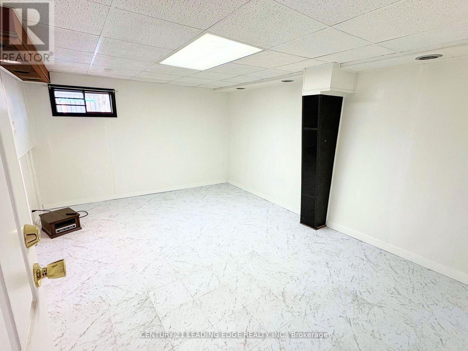 Lower - 48 Snowball Crescent, Toronto, Ontario  M1B 1R9 - Photo 3 - E12668628