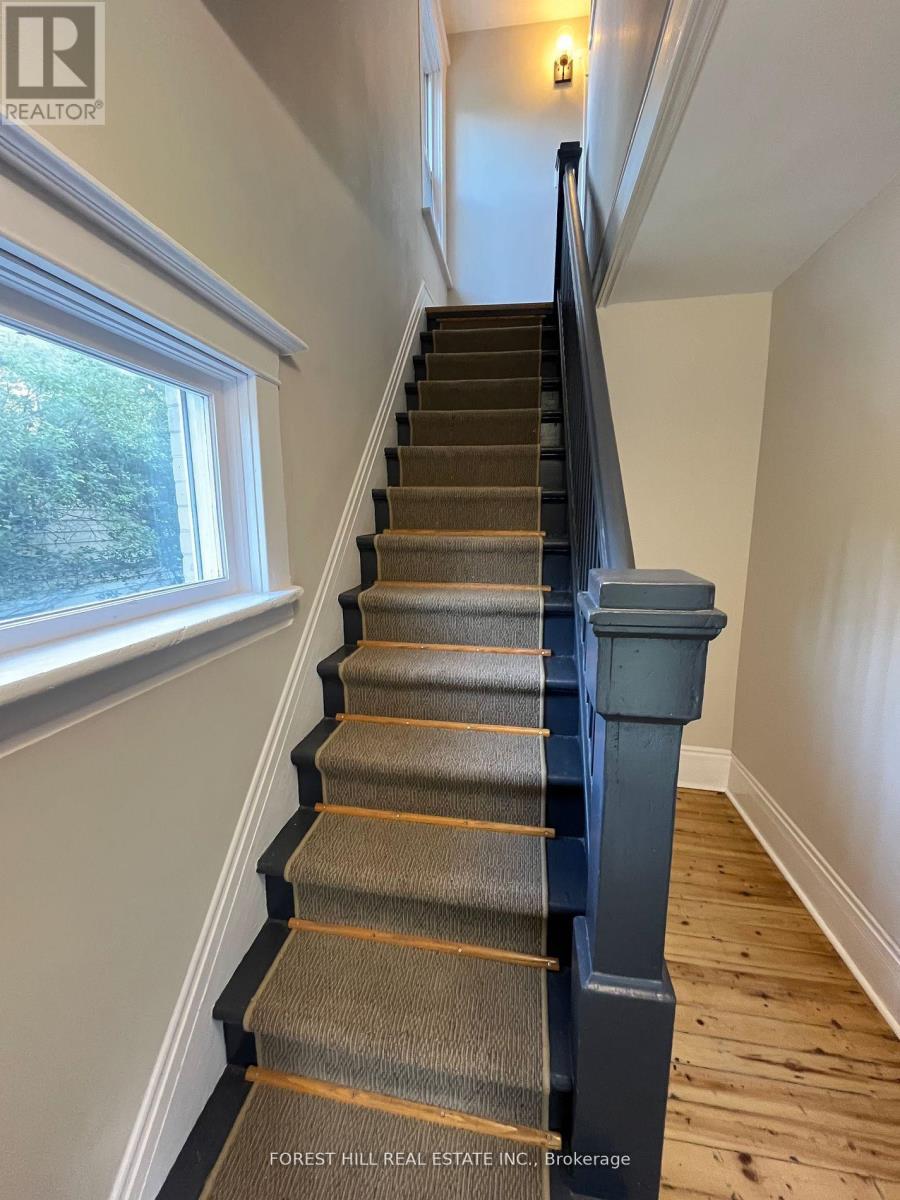 Upper - 324 Andrew Street, Newmarket, Ontario  L3Y 1H3 - Photo 3 - N12690776