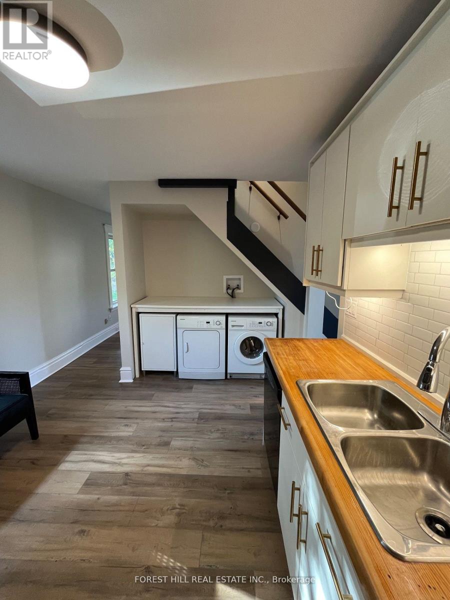 Upper - 324 Andrew Street, Newmarket, Ontario  L3Y 1H3 - Photo 5 - N12690776