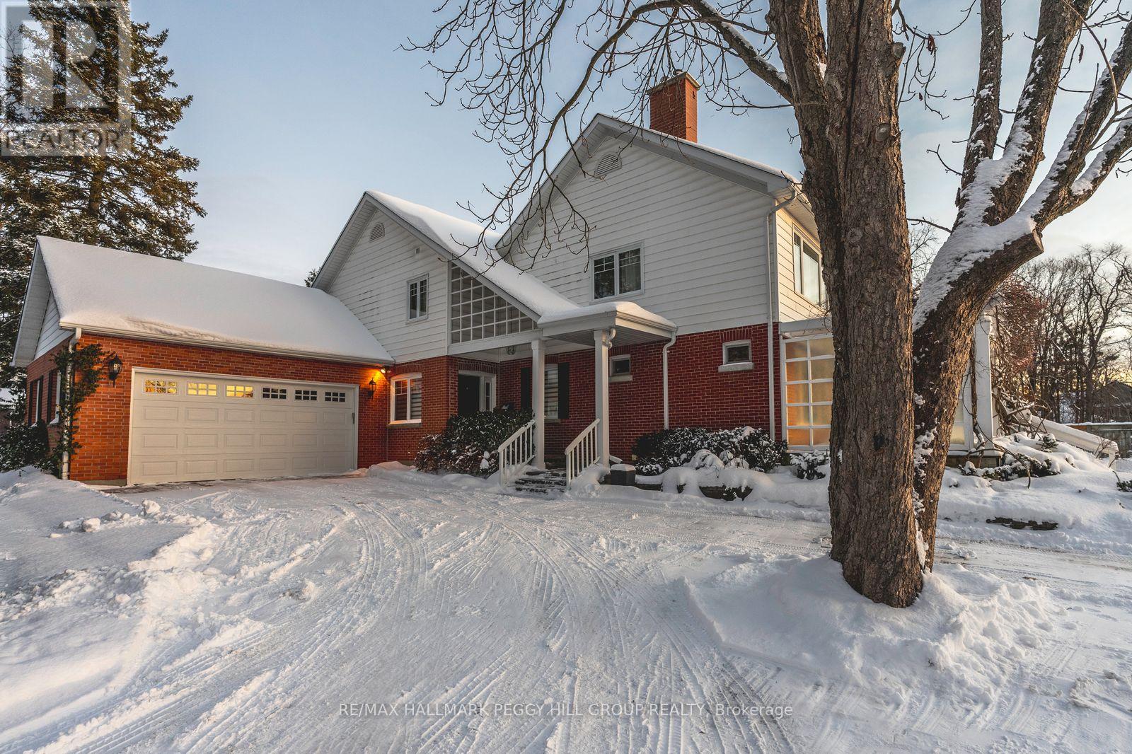 150 Collingwood Street, Barrie, Ontario  L4M 5M3 - Photo 2 - S12690508