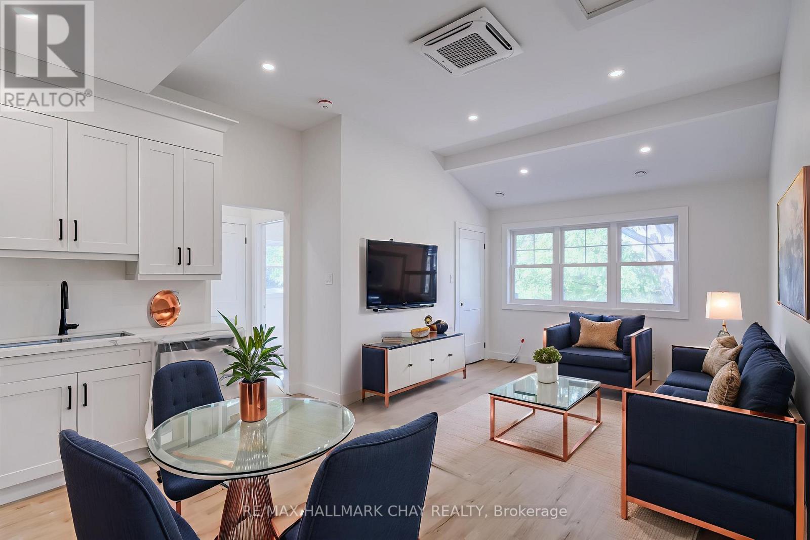 153 Mary Street, Barrie, Ontario  L4N 1K2 - Photo 1 - S12690604