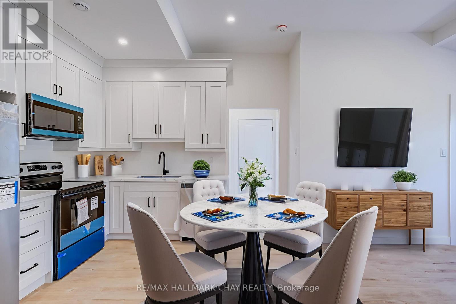 153 Mary Street, Barrie, Ontario  L4N 1K2 - Photo 2 - S12690604