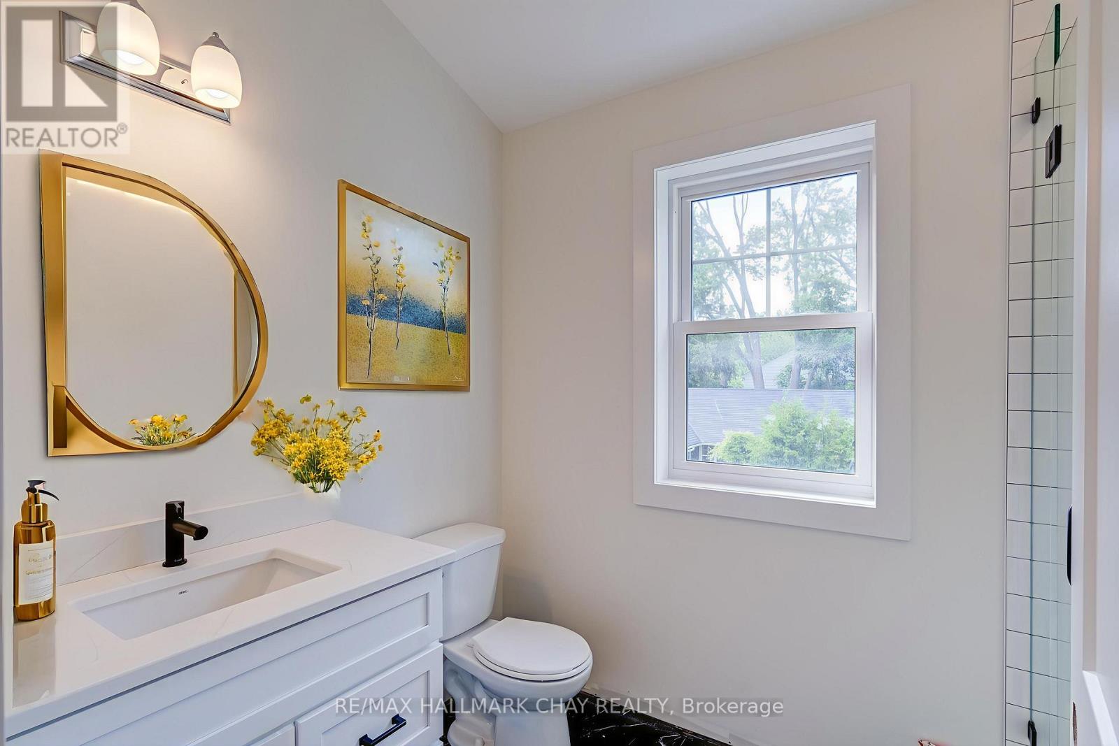 153 Mary Street, Barrie, Ontario  L4N 1K2 - Photo 3 - S12690604