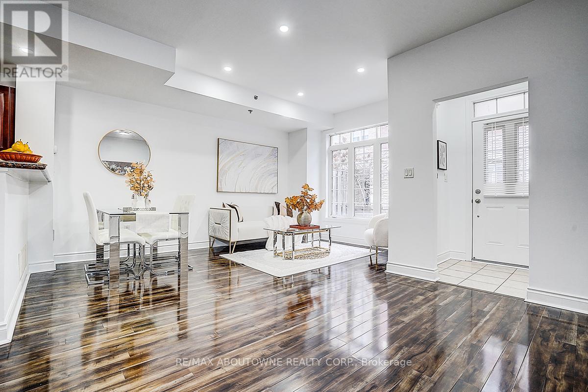 50 - 8 Brighton Place, Vaughan, Ontario  L4J 0E3 - Photo 2 - N12688452