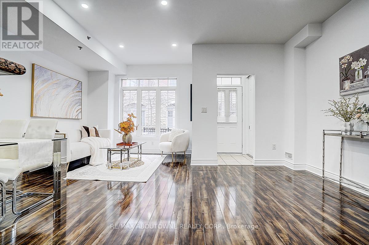 50 - 8 Brighton Place, Vaughan, Ontario  L4J 0E3 - Photo 3 - N12688452