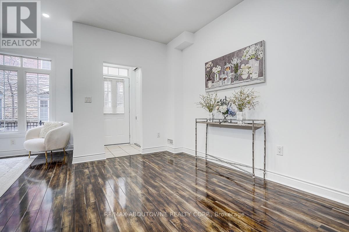 50 - 8 Brighton Place, Vaughan, Ontario  L4J 0E3 - Photo 4 - N12688452