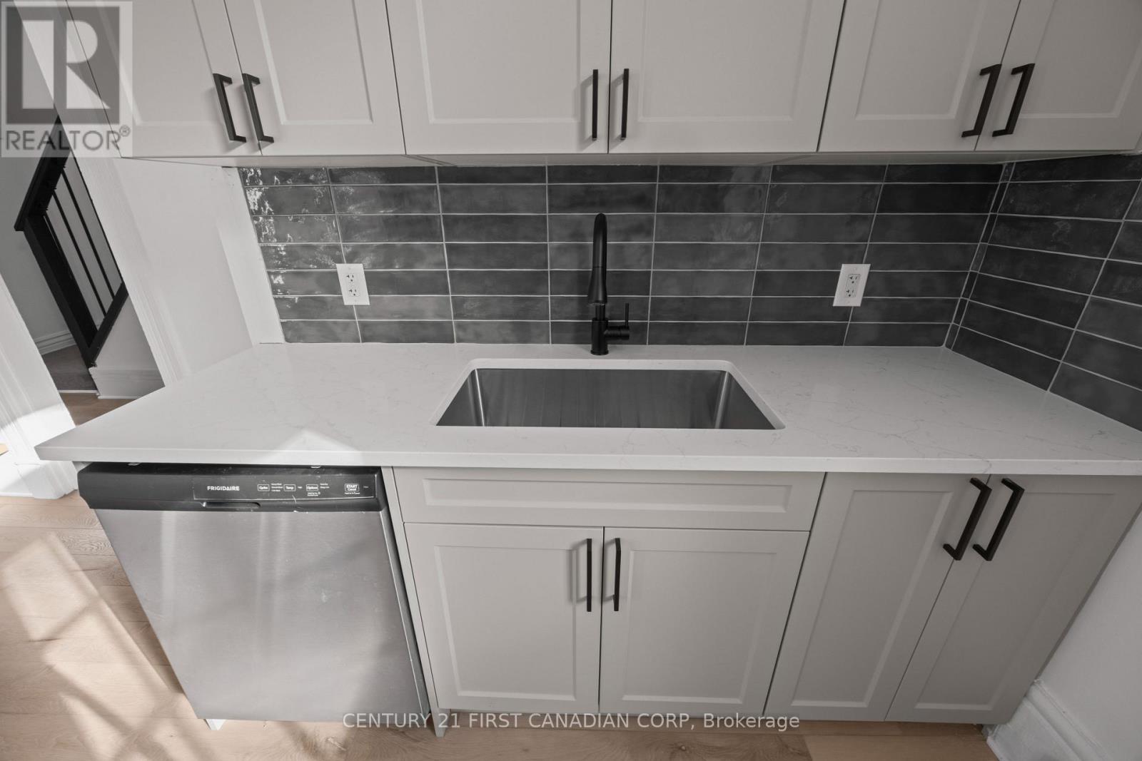 2 - 353 Central Avenue, London East, Ontario  N6B 2E3 - Photo 8 - X12690444