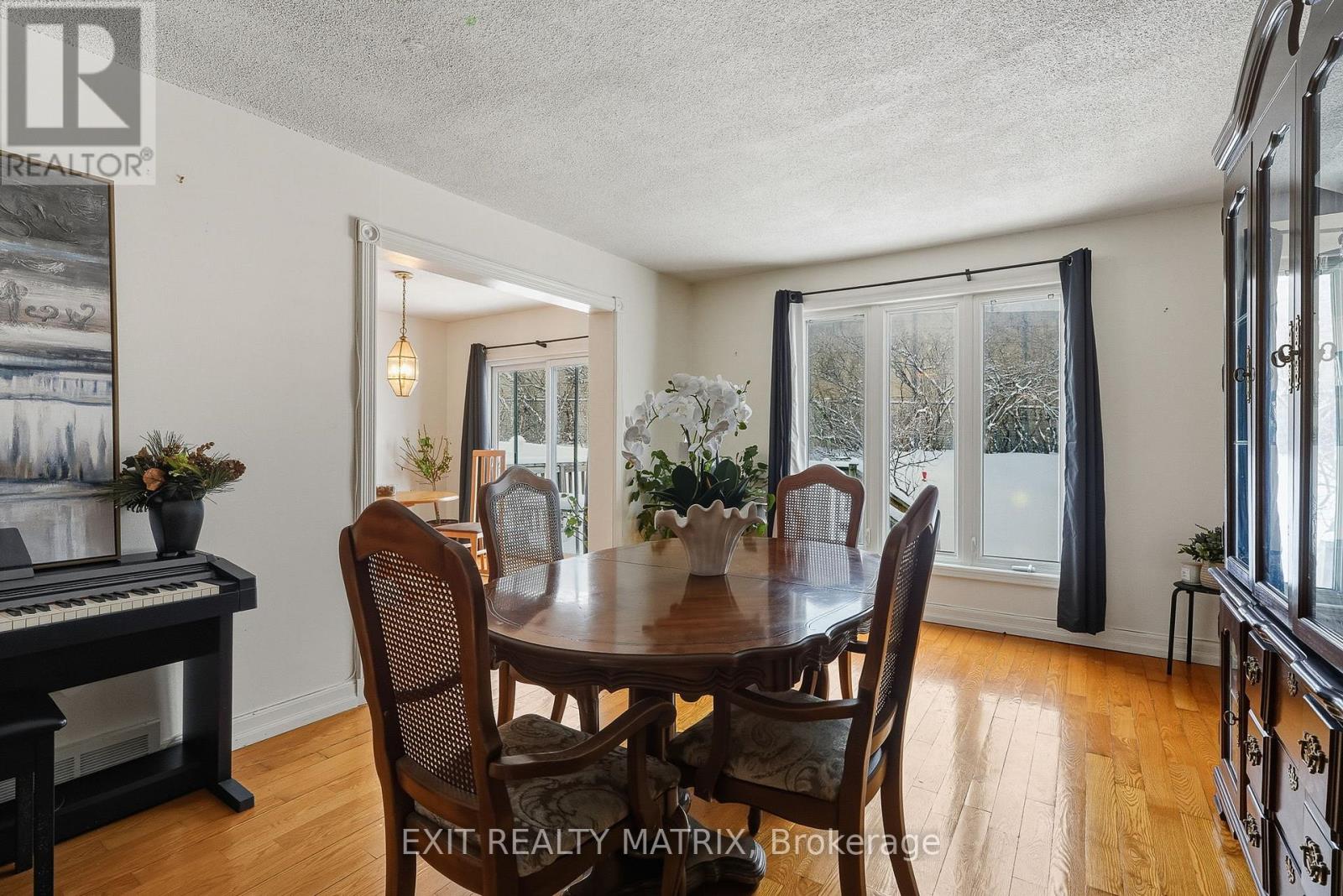 1123 Burgundy Lane, Ottawa, Ontario  K1C 2M9 - Photo 9 - X12670508