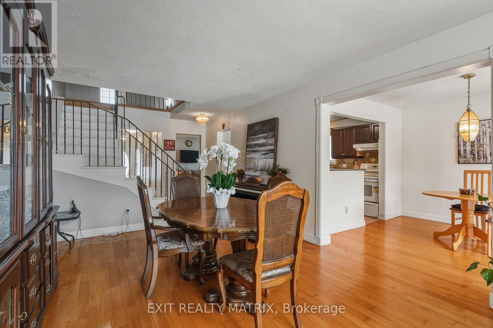 1123 Burgundy Lane, Ottawa, Ontario  K1C 2M9 - Photo 7 - X12670508