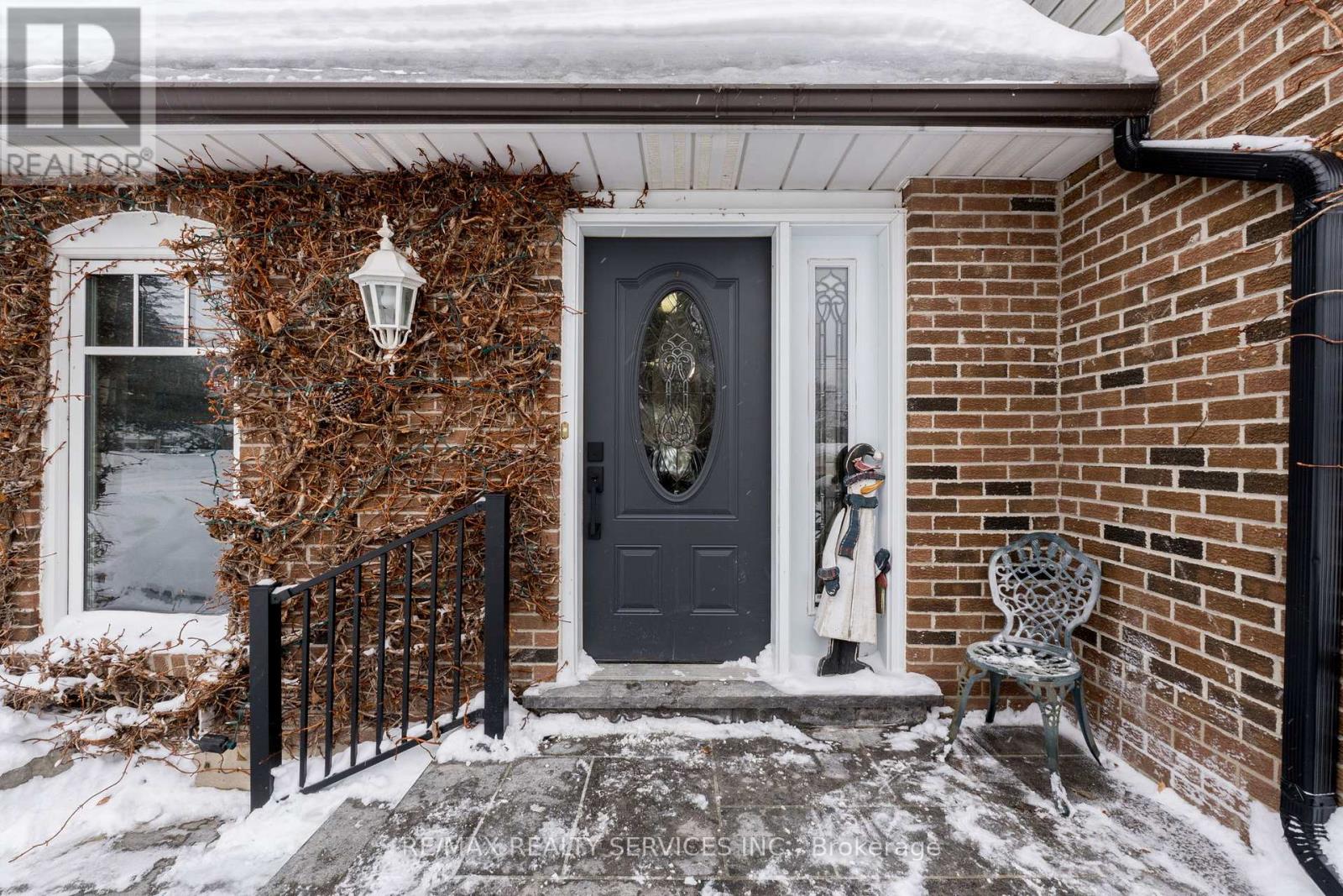 25 Orsi Road, Caledon, Ontario  L7C 1H6 - Photo 4 - W12690490