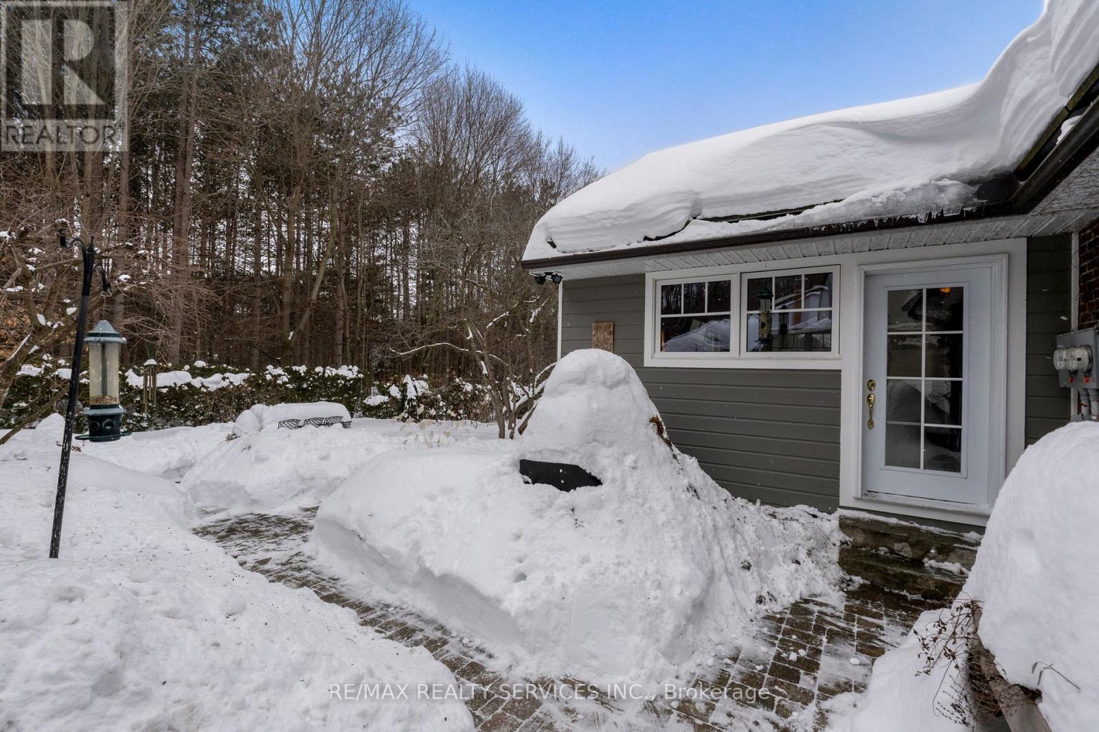 25 Orsi Road, Caledon, Ontario  L7C 1H6 - Photo 6 - W12690490