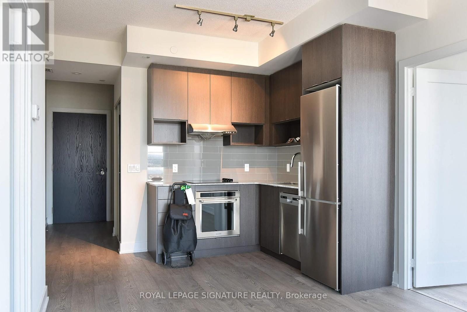 4201 - 7 Mabelle Avenue, Toronto, Ontario  M9A 4X7 - Photo 6 - W12690504