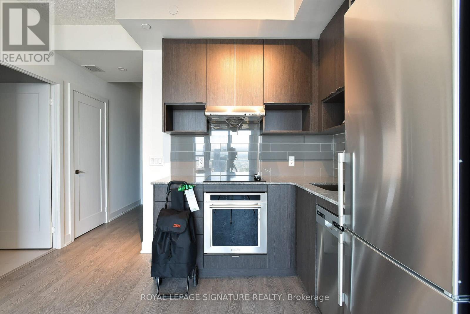 4201 - 7 Mabelle Avenue, Toronto, Ontario  M9A 4X7 - Photo 7 - W12690504