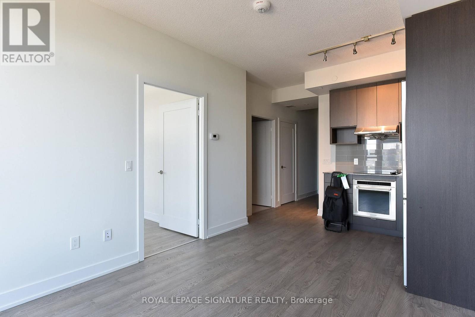 4201 - 7 Mabelle Avenue, Toronto, Ontario  M9A 4X7 - Photo 8 - W12690504