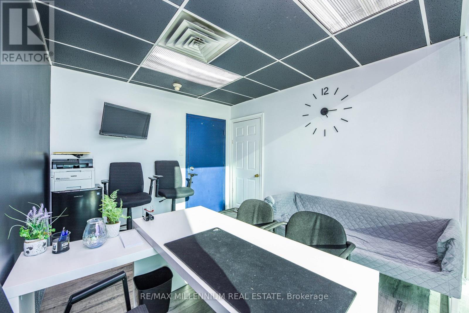 202 - 1300 Steeles Avenue, Brampton, Ontario  L6T 1A2 - Photo 4 - W12690522